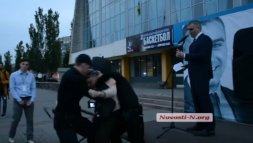 На встрече с жителями на мэра Николаева пытался напасть его бывший соратник