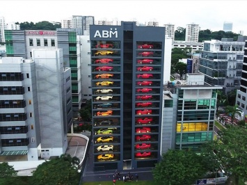 В Сингапуре открыли "автомат" по продаже суперкаров