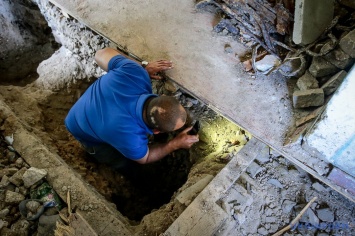 В подземелье замка под Запорожьем нашли останки (Фото)