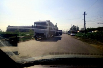 Сухой порт в Одессе заблокировали фуры (ФОТО)