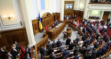 Стало известно, кто из депутатов проголосовал против законопроекта о георгиевской ленте