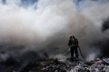 Под Киевом горит свалка (фото)