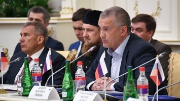 Аксенов предложил провести заседание Группы "Россия - исламский мир" в Крыму