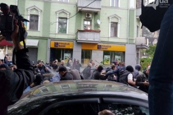 В Харькове во время акции ЛГБТ-сообщества пострадали двое полицейских