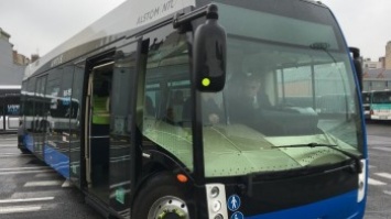 В июне на улицы Парижа выйдет необычный электробус от Alstom (фото)