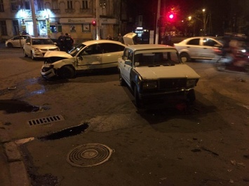 И снова ДТП на Молдаванке: четыре автомобиля разбиты, три человека в больнице