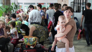 "На пару дней поесть ребенку". В Макеевке проводят "акцию" по выдаче "гуманитарки"