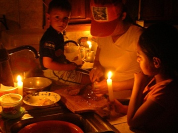 Докопался: житель поселка под Киевом оставил 30 тысяч человек без света