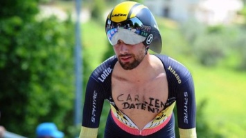 Романтика вне спорта: организаторы Джиро д'Италия оштрафовали велогонщика на 100 франков