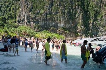 Залив Майя-Бей в Таиланде передумали закрывать этим летом