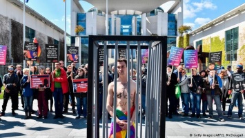 Европарламент призвал Чечню прекратить преследования геев