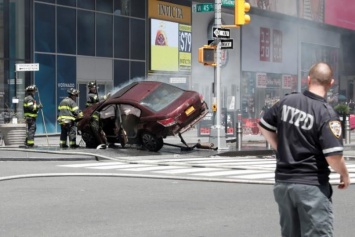 В сердце Нью-Йорка автомобиль въехал в толпу пешеходов: 1 человек погиб, еще 12 ранены