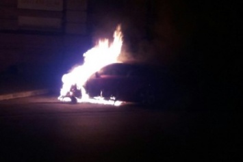 В одесском дворе предупредили жильцов, что на днях сожгут машину (ФОТО)