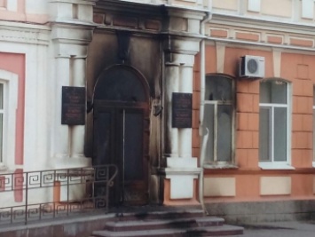 В Мелитополе подожгли здание горсовета (фото)