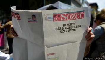 Турецкая газета вышла с белыми полосами - в знак протеста