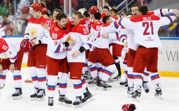 Сборная Канады выигрывает у команды России со счетом 4-2 на ЧМ по хоккею