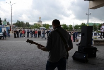 В Каменском отрылся Фестиваль уличной музыки