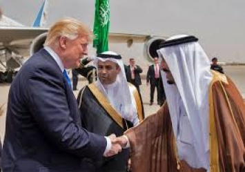 Дональд Трамп в ходе визита в Саудовскую Аравию заключил соглашение о поставке Эр-Рияду вооружения на сумму в $109,7 млрд