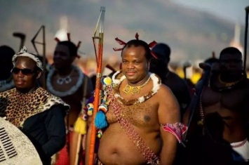 Парад невест по-свазилендски: король выбирает 14-ую жену из 70 тысяч девственниц