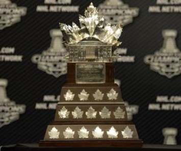 НХЛ: Малкин, Гецлаф, Ринне и Карлссон - претенденты на приз Конна Смайта