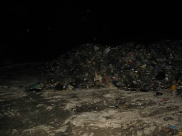 В селе Подгорцы на Киевщине пытались выгрузить 20 тонн львовского мусора (фото)