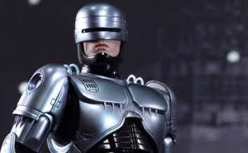 Первый в мире робот-полицейский вышел на работу в Дубае