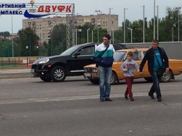 Днепряне просят сделать пешеходный переход возле «перекрестка самоубийц» (Фото)