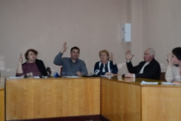 Криворожская ГИК не смогла принять решений о народной инициативе по отзыву 11 депутатов (ФОТО)