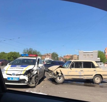 Полицейский Prius во время погони столкнулся с "ВАЗом": водитель в больнице