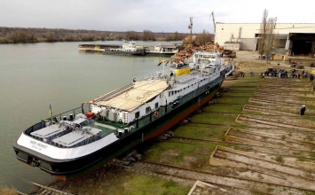 Швейцарская компания хочет построить в Украине две баржи и танкер