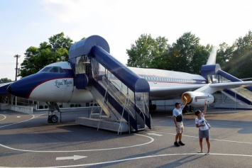 Самолет Элвиса Пресли выставят на торги