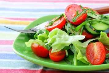 Специалисты назвали главную опасность овощного салата