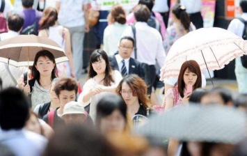 В Японии из-за жары пострадали почти тысячу человек