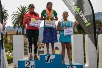 Девушка в босоножках выиграла 50-километровый марафон