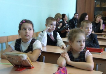 Депутаты Киевсовета хотят запретить политическую агитацию и рекламу в школах столицы