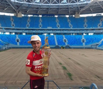 Капитан Спартака потроллил Зенит на фоне стадиона в Санкт-Петербурге