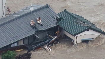 Наводнение в Японии: 90 тыс человек покинули свои дома