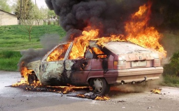 На Днепропетровщине горят авто