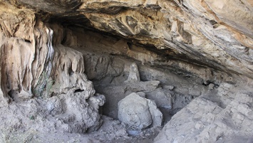 Ученые открыли древнейшую "картинную галерею" в пещере в Эфиопии