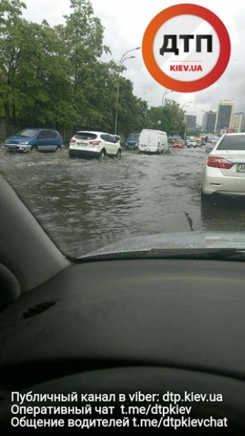 Из-за сильного ливня в Киеве образовался потоп