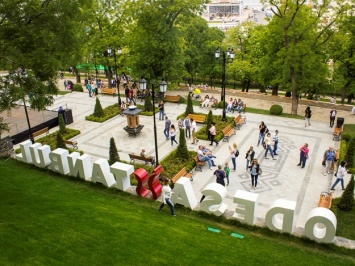 Стамбульский парк и Потемкинскую лестницу открыли для одесситов: большой фоторепортаж