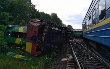 В Хмельницкой области столкнулись два поезда, есть пострадавшие