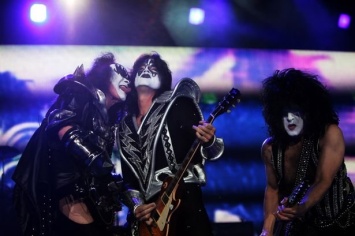 Группа Kiss отменила грядущий концерт в Манчестере