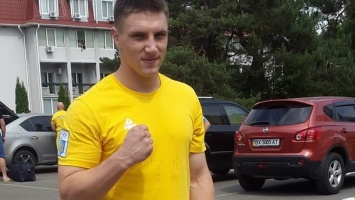 Украинский боксер дебютировал на ринге нокдауном в первом раунде