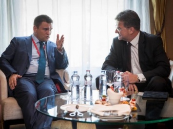 П.Климкин провел встречу с главой МИД Словакии М.Лайчаком