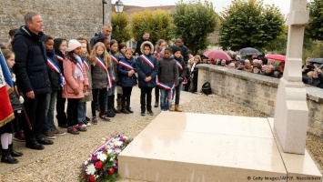 Во Франции осквернили могилу Шарля де Голля