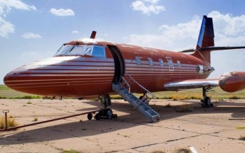 В США на аукционе продали самолет "короля рок-н-ролла" Элвиса Пресли