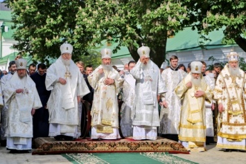 Поздравляем духовенство и верующих Украинской православной церкви с двадцатипятилетием Харьковского Архиерейского Собора