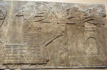 На ассирийских барельефах ученые увидели изображение механического танка