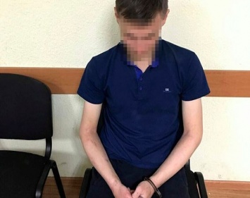 В Ильичевске 32-летний мужчина среди бела дня нападал на женщин и грабил их